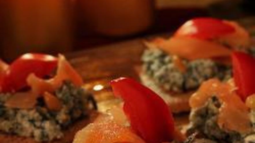 Рецепт канапе со сливочным сыром и копченым лососем