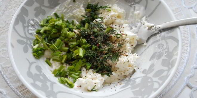 Рецепт канапе со свежим огурцом, перепелиными яйцами и адыгейским сыром