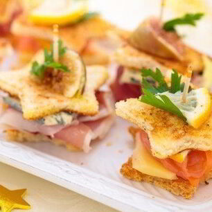 Рецепт Новогодних канапе с сыром и лососем