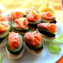 Рыбное канапе на маринованных яйцах