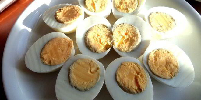 Рецепт рыбного канапе на маринованных яйцах