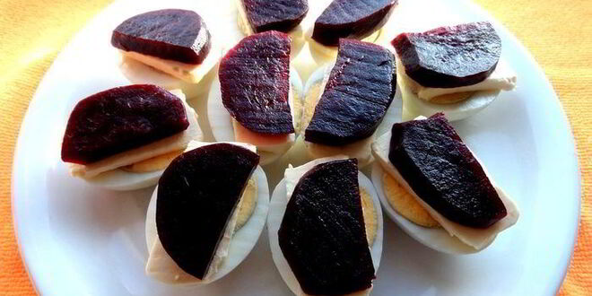 Рецепт рыбного канапе на маринованных яйцах