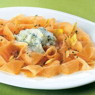 Рецепт Карпачча из дыни с сельдереем и соусом из йогурта