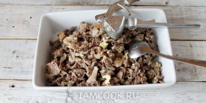 Рецепт холодца из куриных желудков и свиных ножек