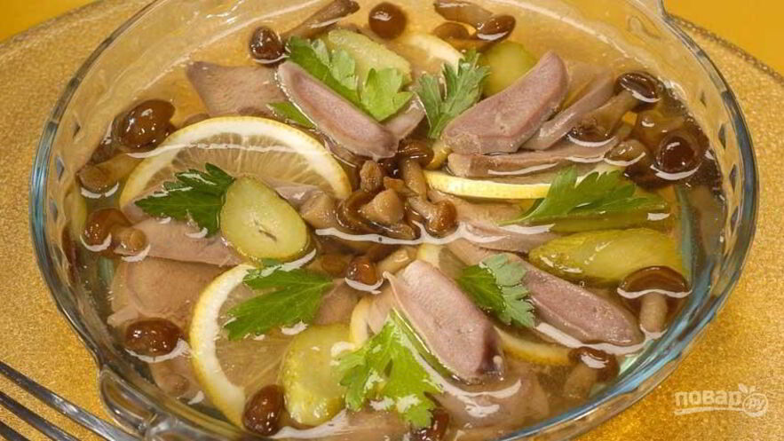 Рецепт холодца с маринованными огурцами