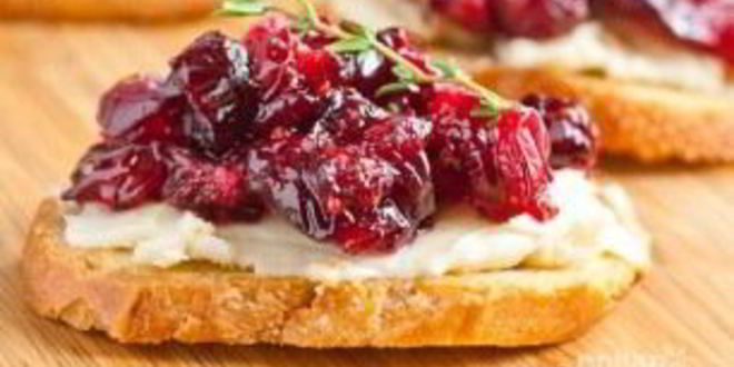 Рецепт кростини с запеченной клюквой