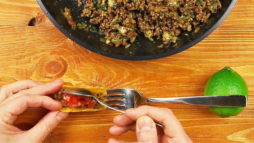 Рецепт мексиканской закуски в сыре