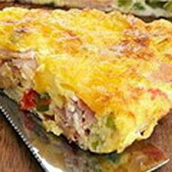 Рецепт Багрового омлета с тремя видами колбас и шпинатом