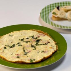 Рецепт Фриттаты с беконом и луком-пореем