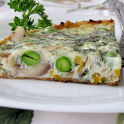 Рецепт Фриттаты с копченой скумбрией и зеленым горошком