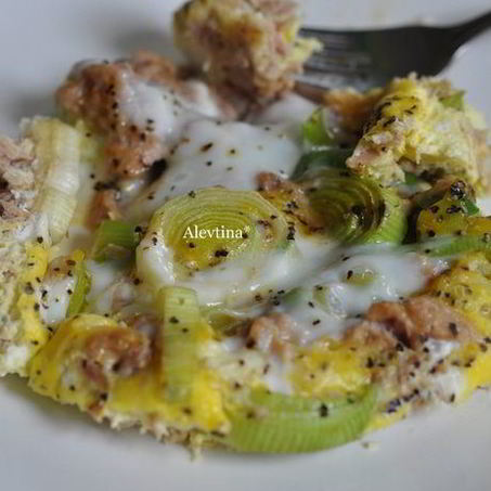 Рецепт Фриттаты с тунцом и луком-пореем