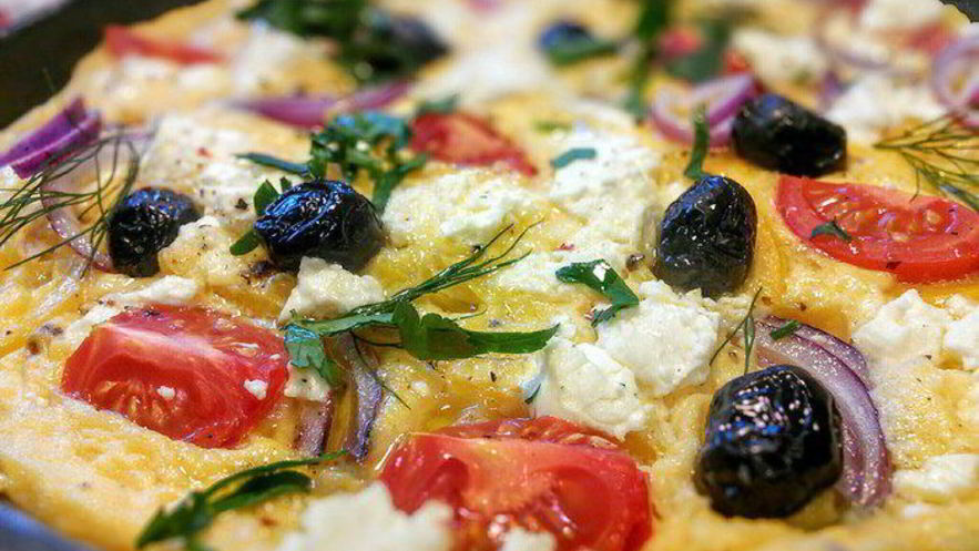 Рецепт омлета по мотивам греческого салата