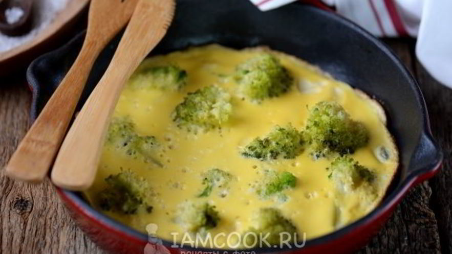 Рецепт омлета с брокколи на сковороде