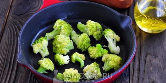 Рецепт омлета с брокколи на сковороде