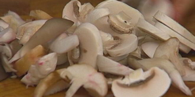 Рецепт омлета с грибами и куриной печенкой