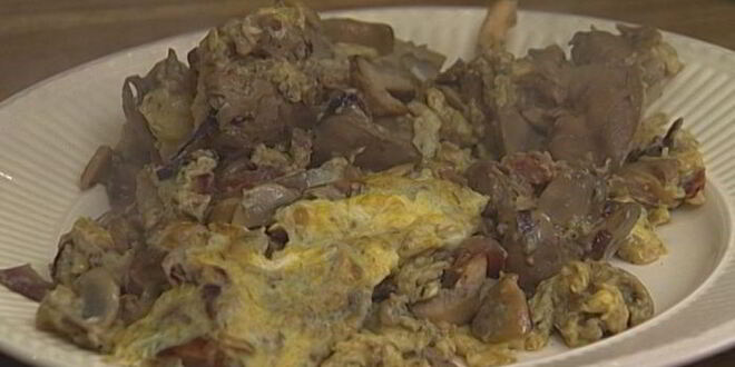 Рецепт омлета с грибами и куриной печенкой