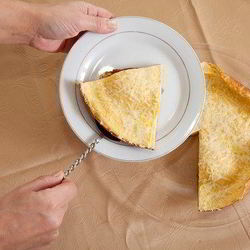 Рецепт Омлета с карамелизованной грушей, горгонзолой, беконом и орехами пекан