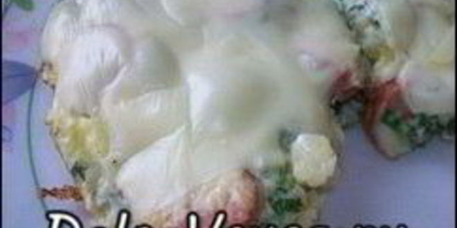 Рецепт омлета с картошкой, сосисками, зеленью и плавлеными сырками в духовке