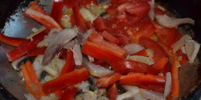 Рецепт омлета с овощами и курицей