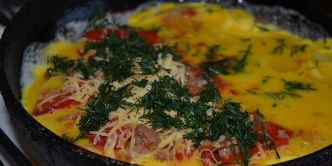 Рецепт омлета с овощами и курицей