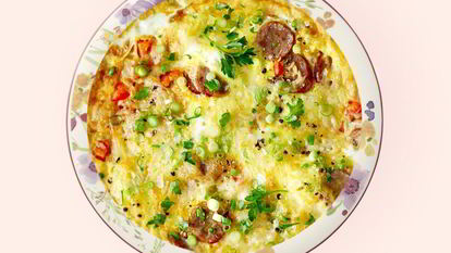 Рецепт Омлета с сосисками и зеленью