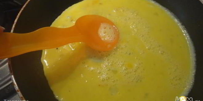 Рецепт омлета со шпинатом и беконом