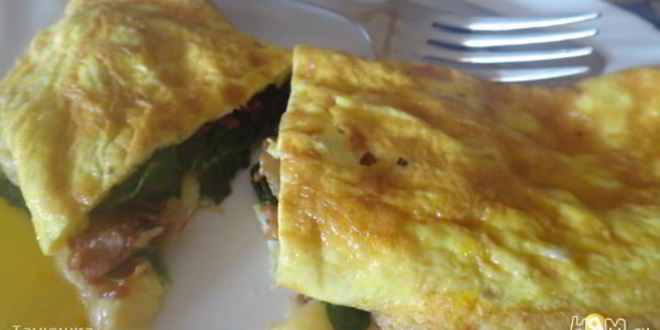 Рецепт омлета со шпинатом и беконом