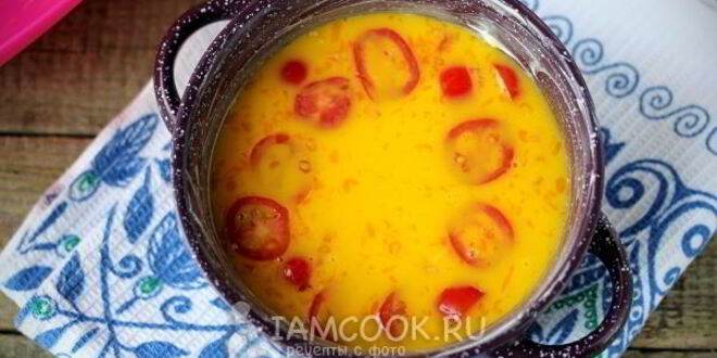 Рецепт омлета в микроволновке с помидорами и сыром