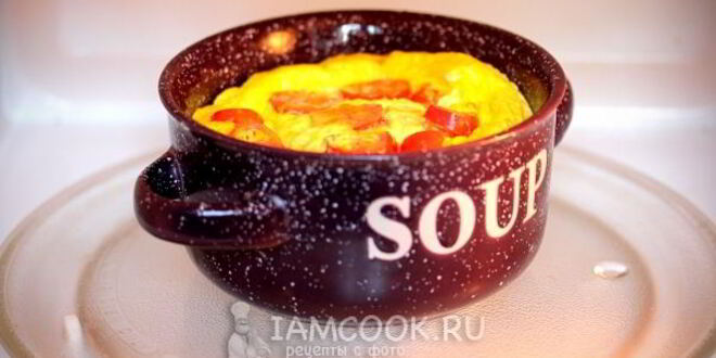 Рецепт омлета в микроволновке с помидорами и сыром