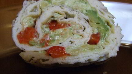 Рецепт Рулета из омлета, авокадо и болгарского перца