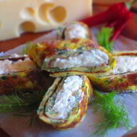 Рецепт Рулетиков из омлета с творожно-сырной начинкой