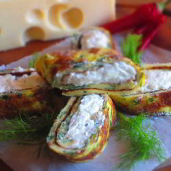 Рецепт Рулетиков из омлета с творожно-сырной начинкой