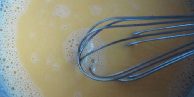 Рецепт рулетиков из омлета с творожно-сырной начинкой