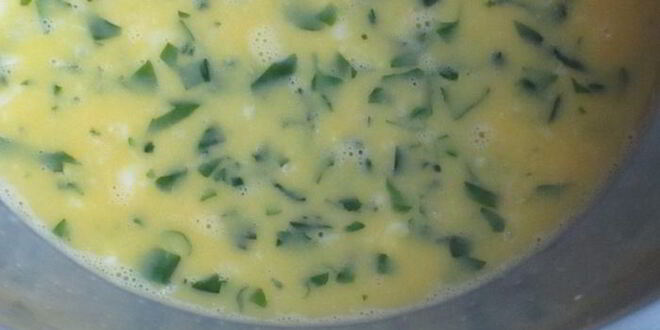 Рецепт рулетиков из омлета с творожно-сырной начинкой