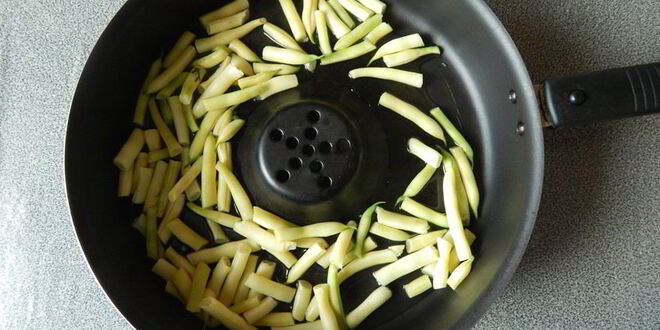 Рецепт творожного омлета с зеленью и овощами