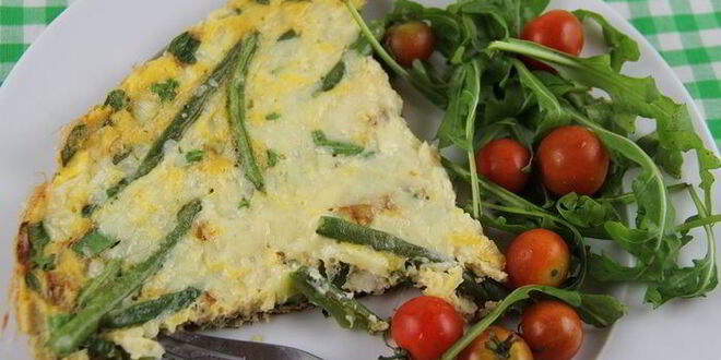 Рецепт зеленого омлета со стручковой фасолью, руколой и зеленым луком