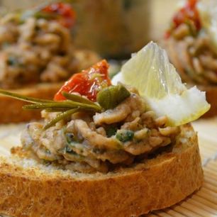 Рецепт Фасолевого паштета с вялеными томатами и каперсами