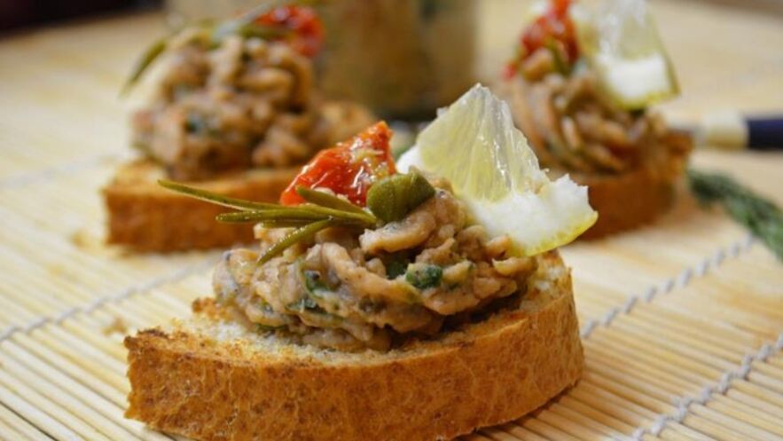 Рецепт фасолевого паштета с вялеными томатами и каперсами