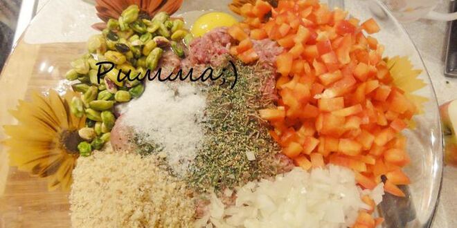 Рецепт мясного паштета с вялеными томатами, перепелиными яйцами и фисташками