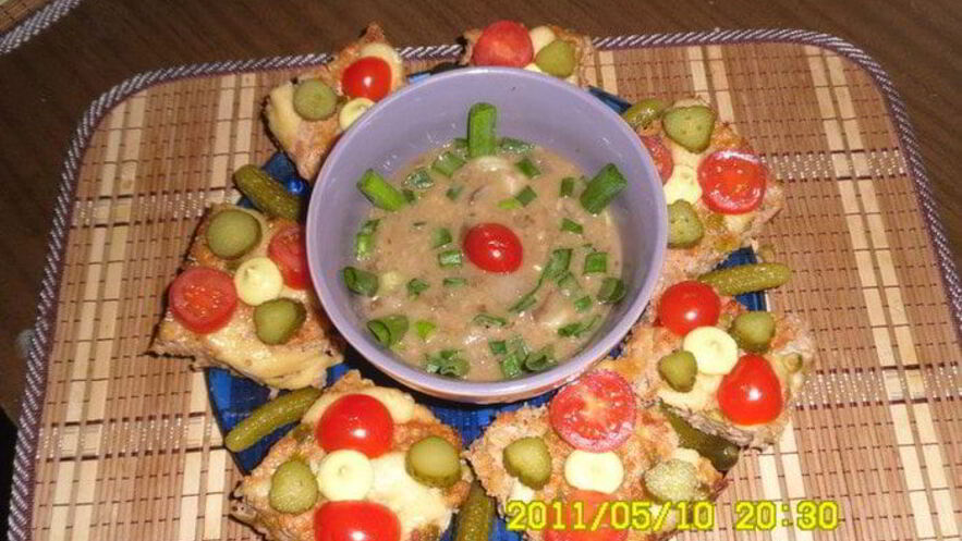 Рецепт мясных паштетик с рисом и зеленым горошком