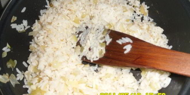 Рецепт мясных паштетик с рисом и зеленым горошком