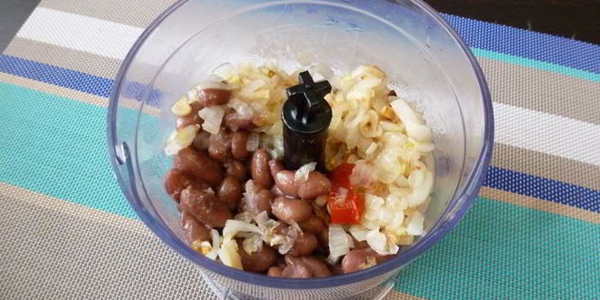 Рецепт паштета из фасоли с кинзой и паприкой