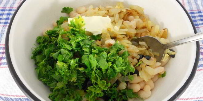 Рецепт паштета из фасоли с луком и оливками