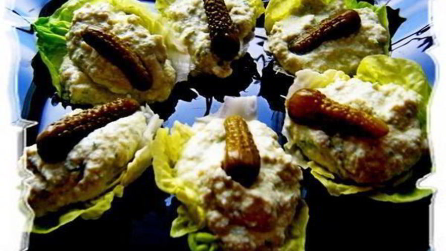 Рецепт яичного паштета с корнишонами