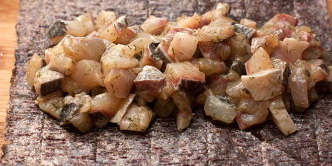 Рецепт горячих роллов с белой рыбой