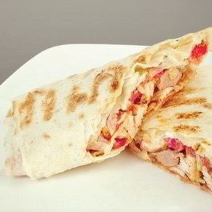 Рецепт Горячего ролла-сэндвича с курицей, баклажанами и ореховым соусом