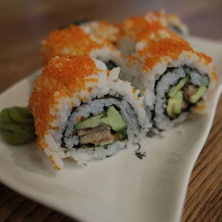 Рецепт Роллов с угрем, авокадо и огурцом