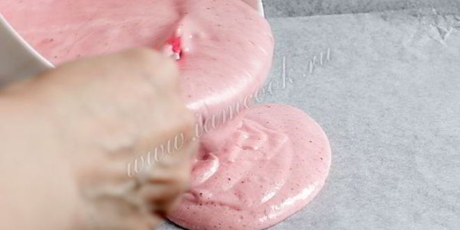 Рецепт бисквитного рулета с клубникой