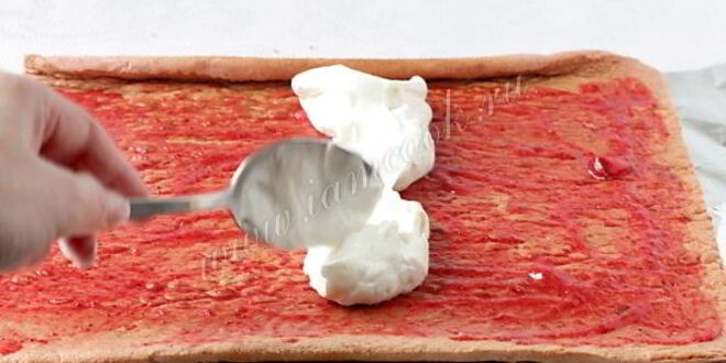 Рецепт бисквитного рулета с клубникой