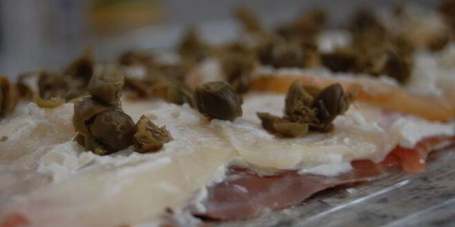 Рецепт хлебных корзинок с рыбным рулетом